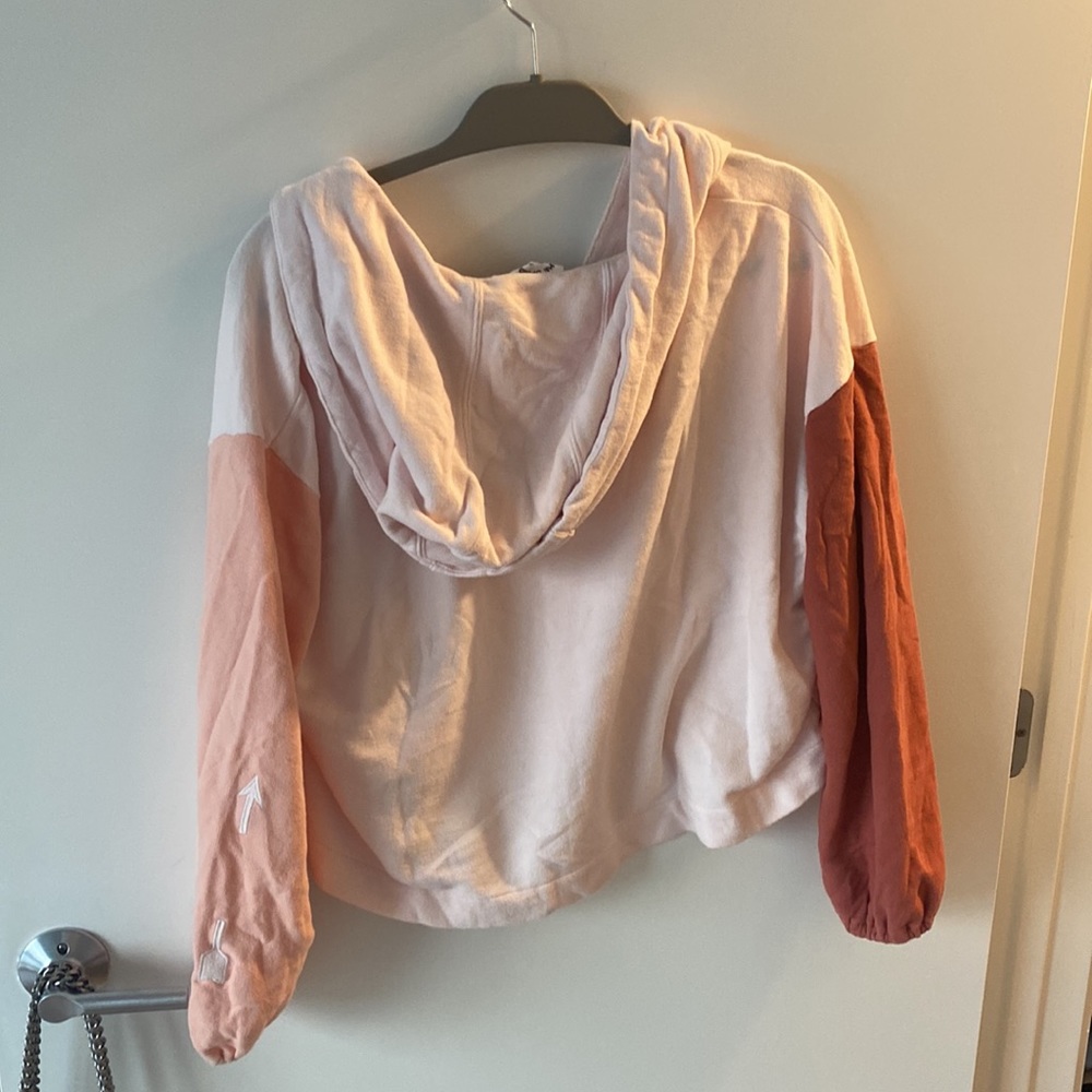 Light pink pull over - Picture 2 of 3